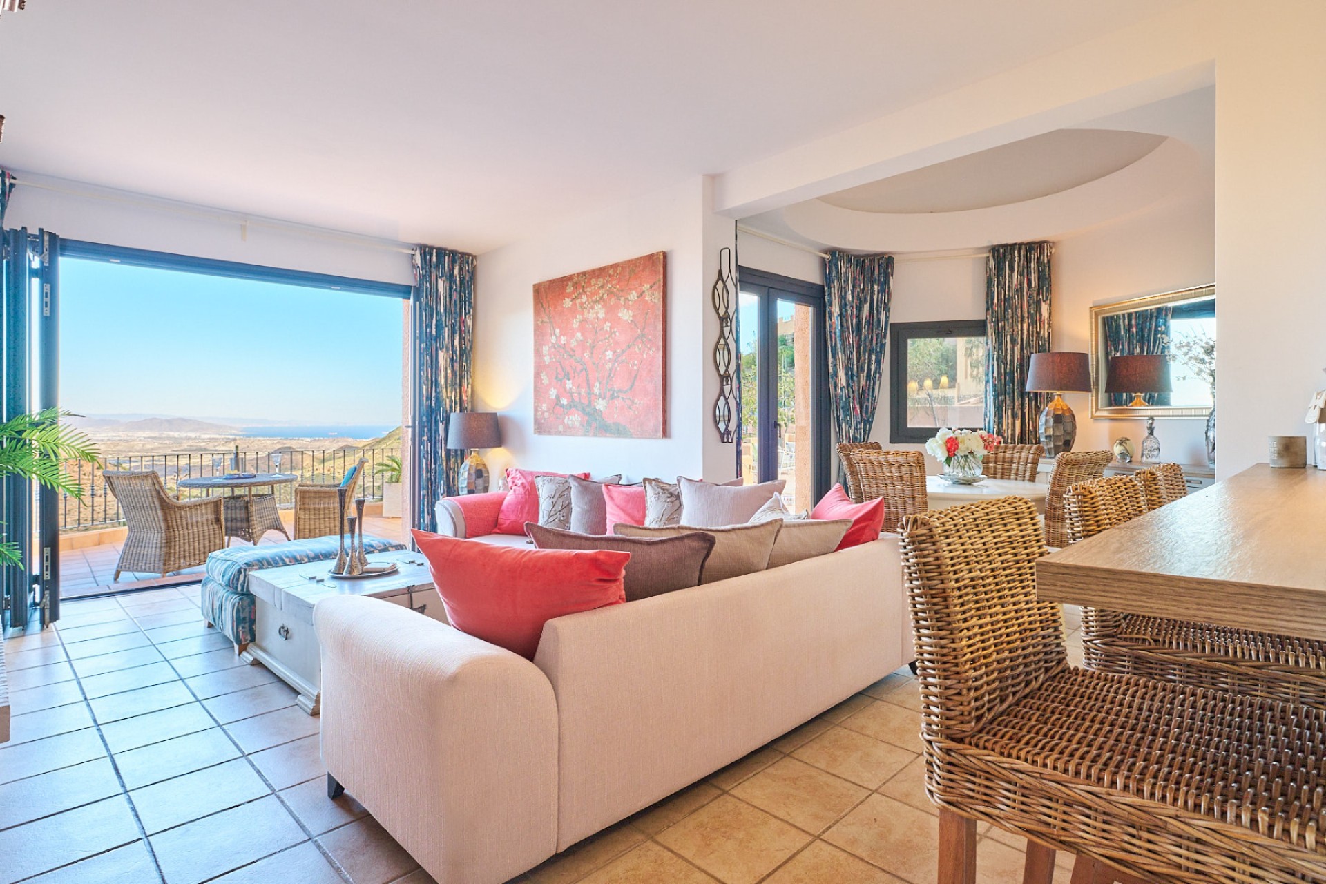 Bright living room with access to the terrace and views of the Mediterranean Sea in a villa in Sierra Cabrera, Almería.