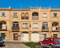 Casa adosada en venta en Turre, Almería, con garaje privado independiente, vivienda de tres plantas en zona tranquila cerca del centro.