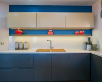 Cuisine moderne et rénovée avec meubles intégrés dans une villa indépendante à Sierra Cabrera, Almería.