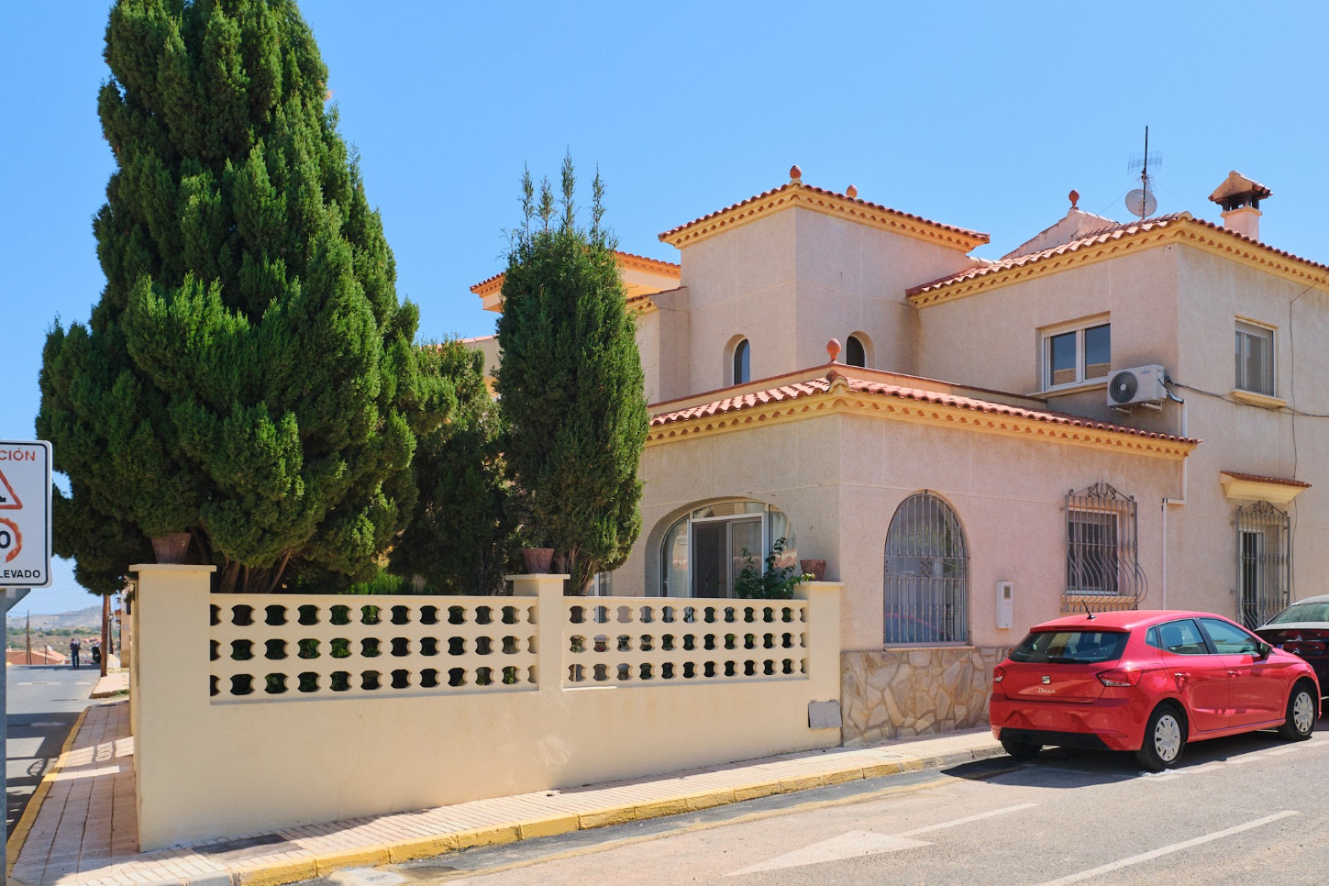 Façade extérieure de villa indépendante à vendre à Turre, Almería.