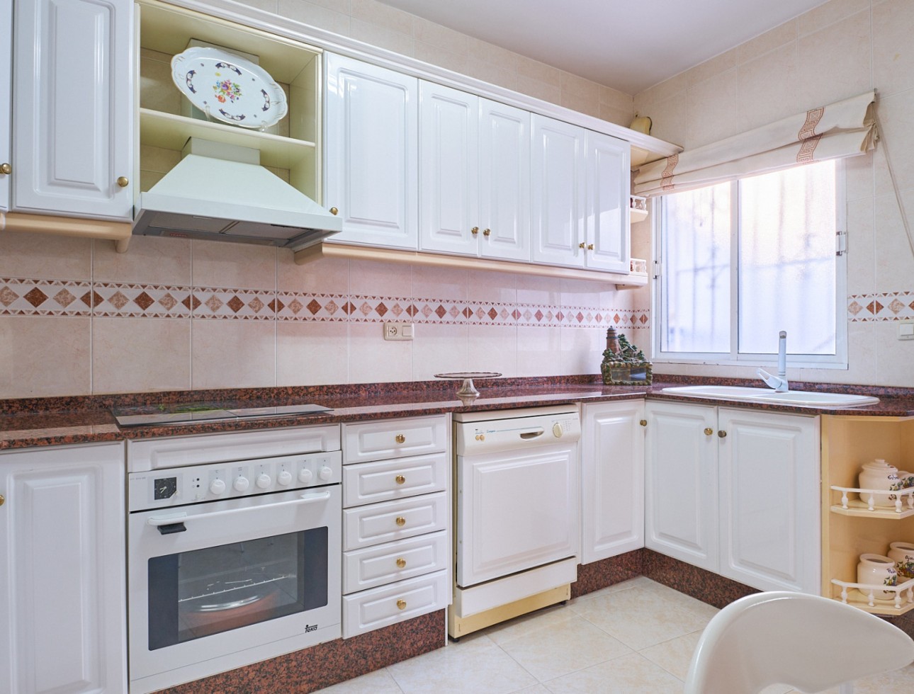  Fully equipped kitchen with all appliances and access to the back garden in a family home in Turre, ready to move into.
