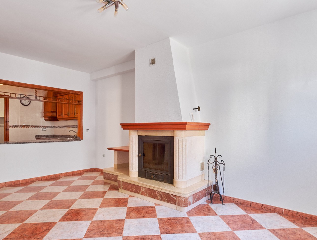 Living room with fireplace and open kitchen in villa for sale in Turre, Almería.