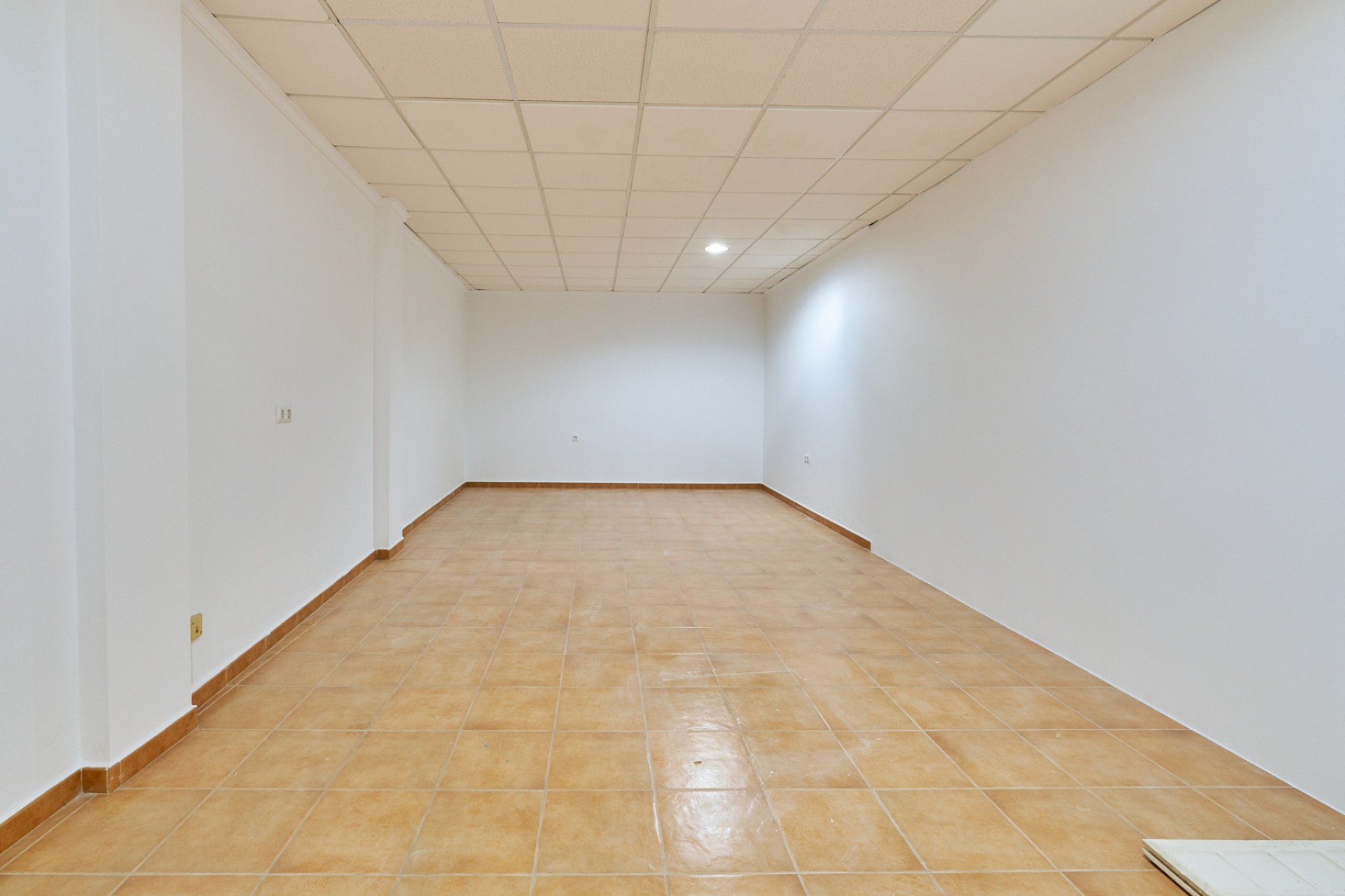 Long Term Rental - Commercial - Vera