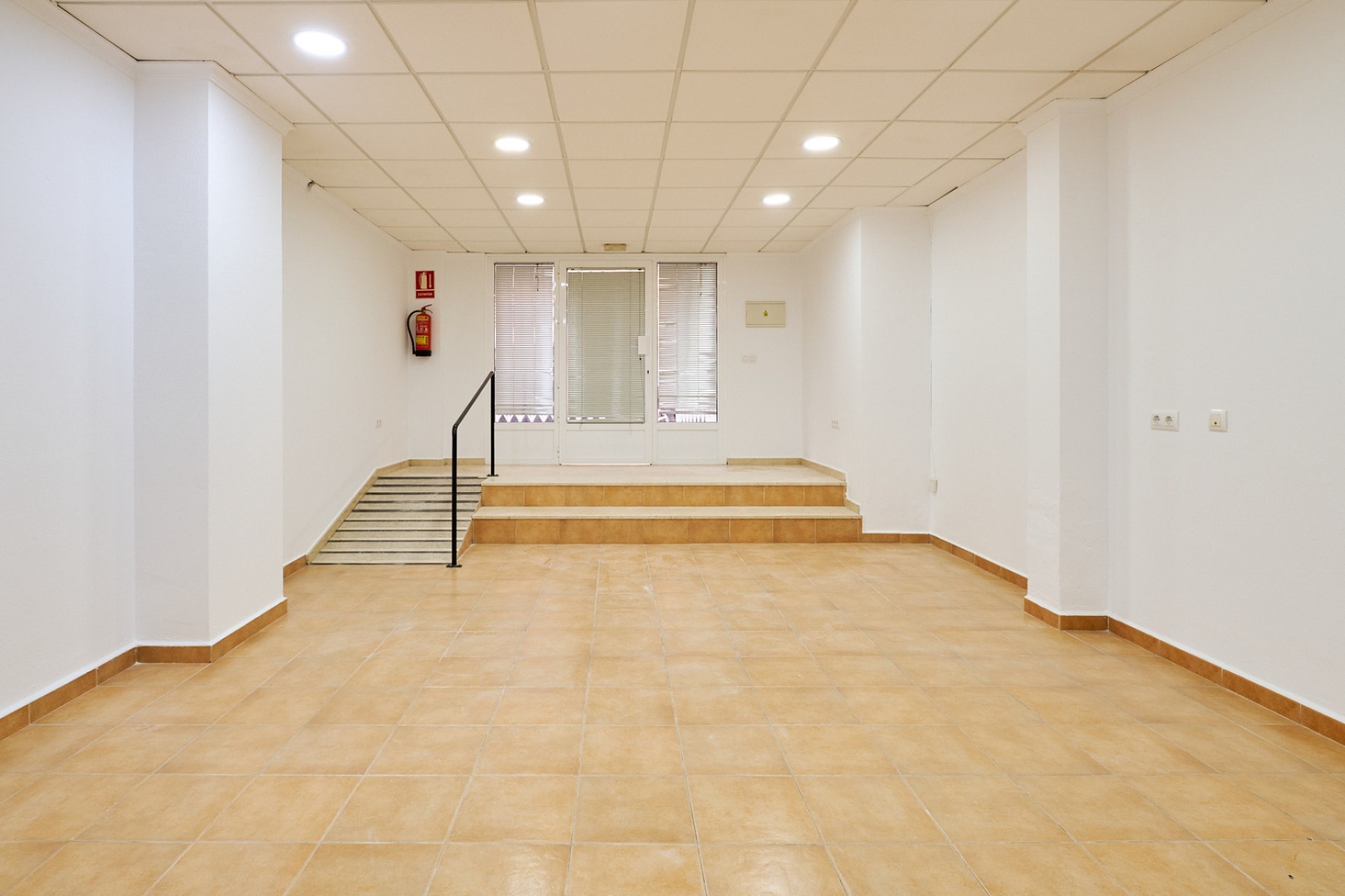 Long Term Rental - Commercial - Vera