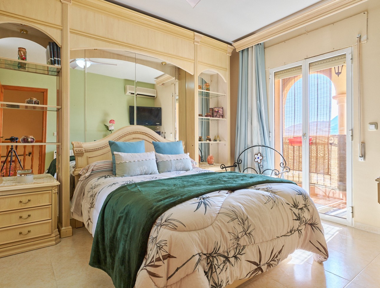  Master bedroom with fitted wardrobes, air conditioning and access to a balcony in a property for sale near Mojácar.