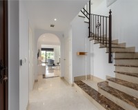 Neue Gebäude - Einfamilienhaus - Estepona