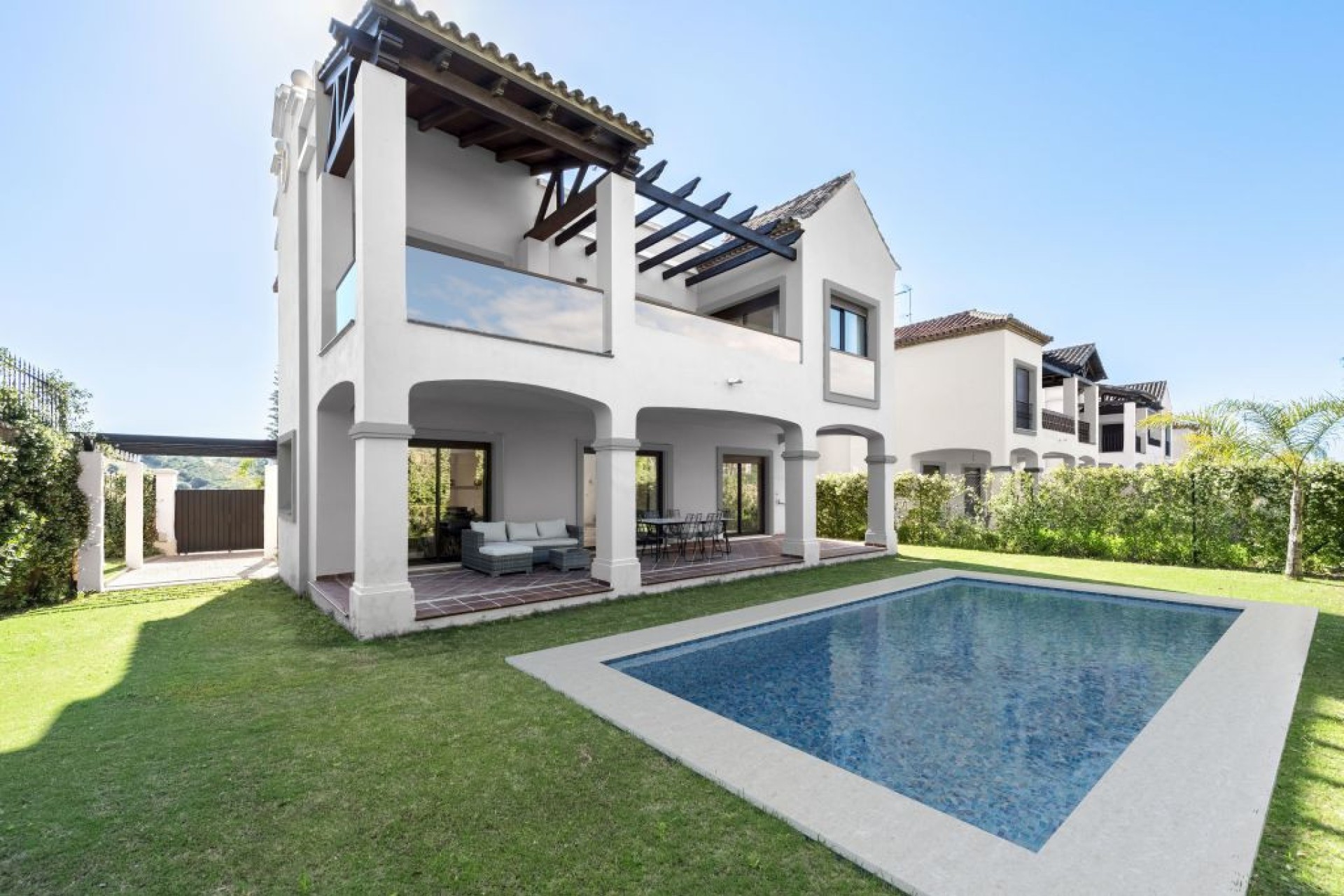 Neue Gebäude - Einfamilienhaus - Estepona