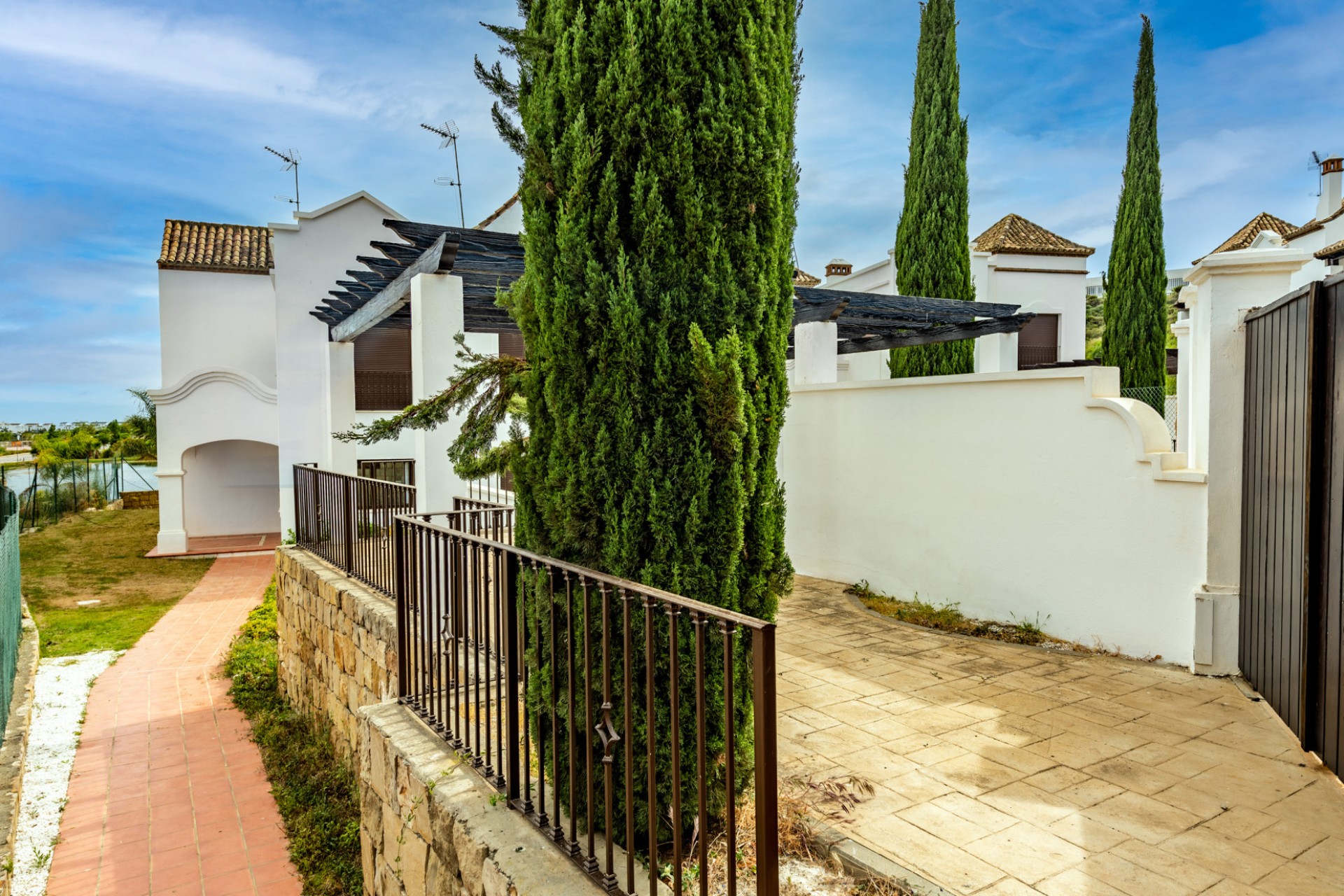 Neue Gebäude - Einfamilienhaus - Estepona