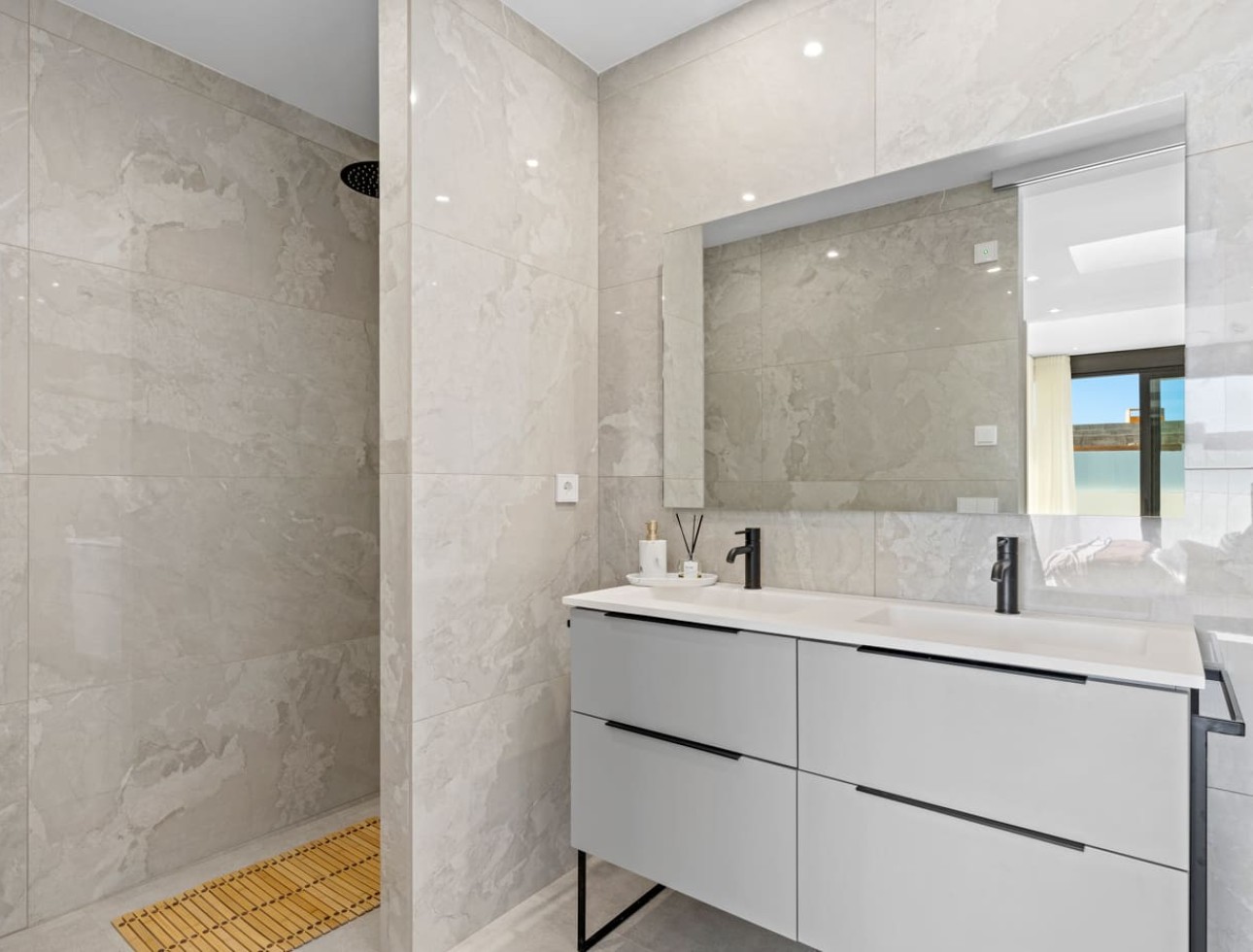 Neue Gebäude - Einfamilienhaus - Polop