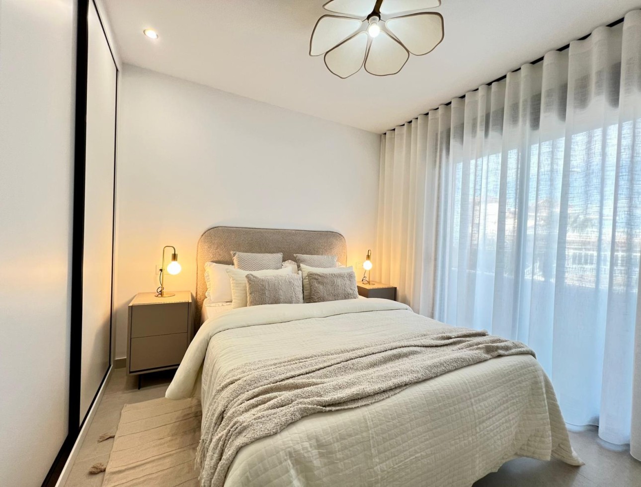 Neue Gebäude - terraced - Benferri