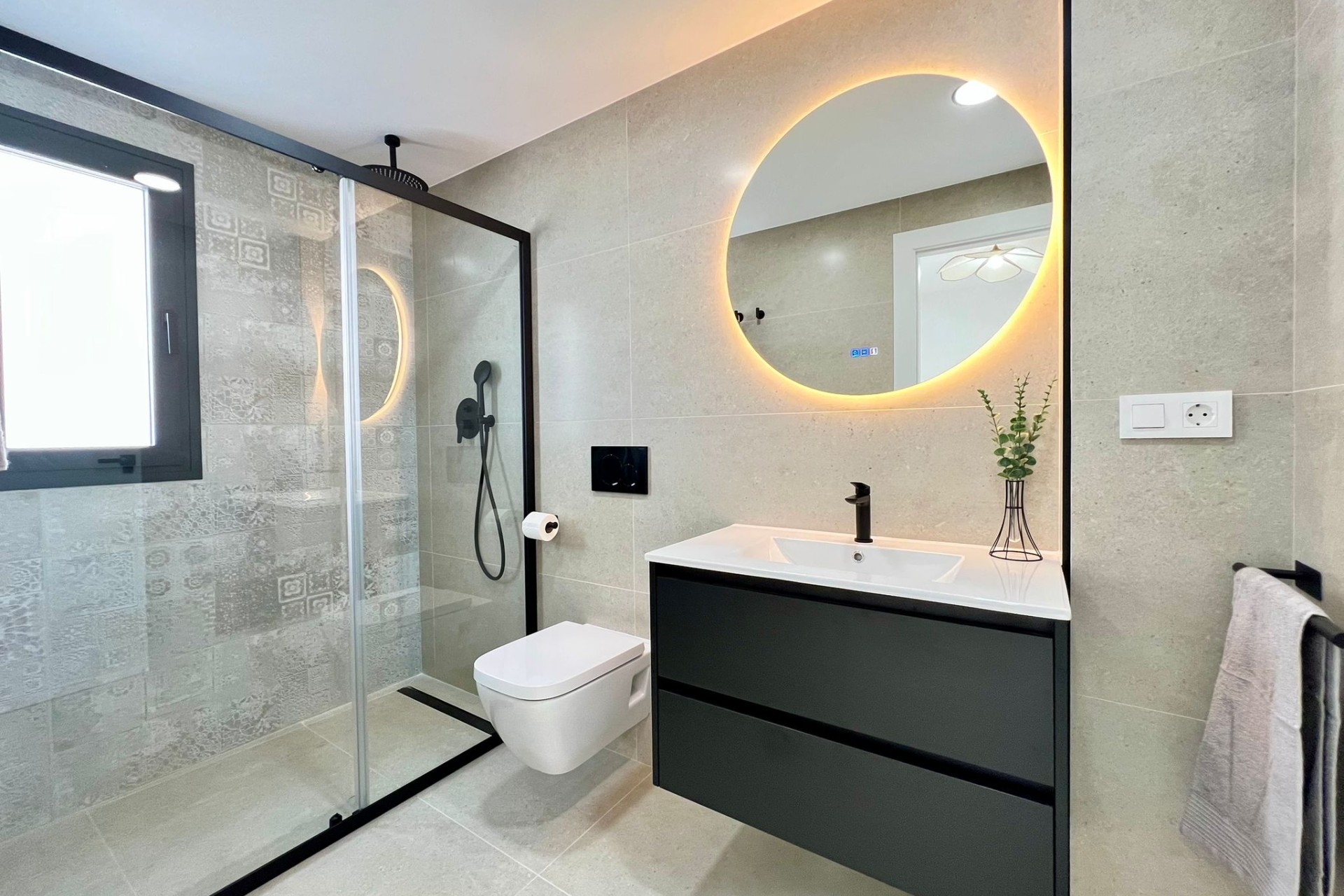 Neue Gebäude - terraced - Benferri