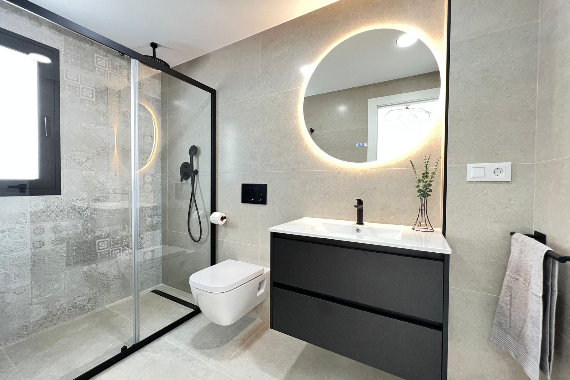 Neue Gebäude - terraced - Benferri