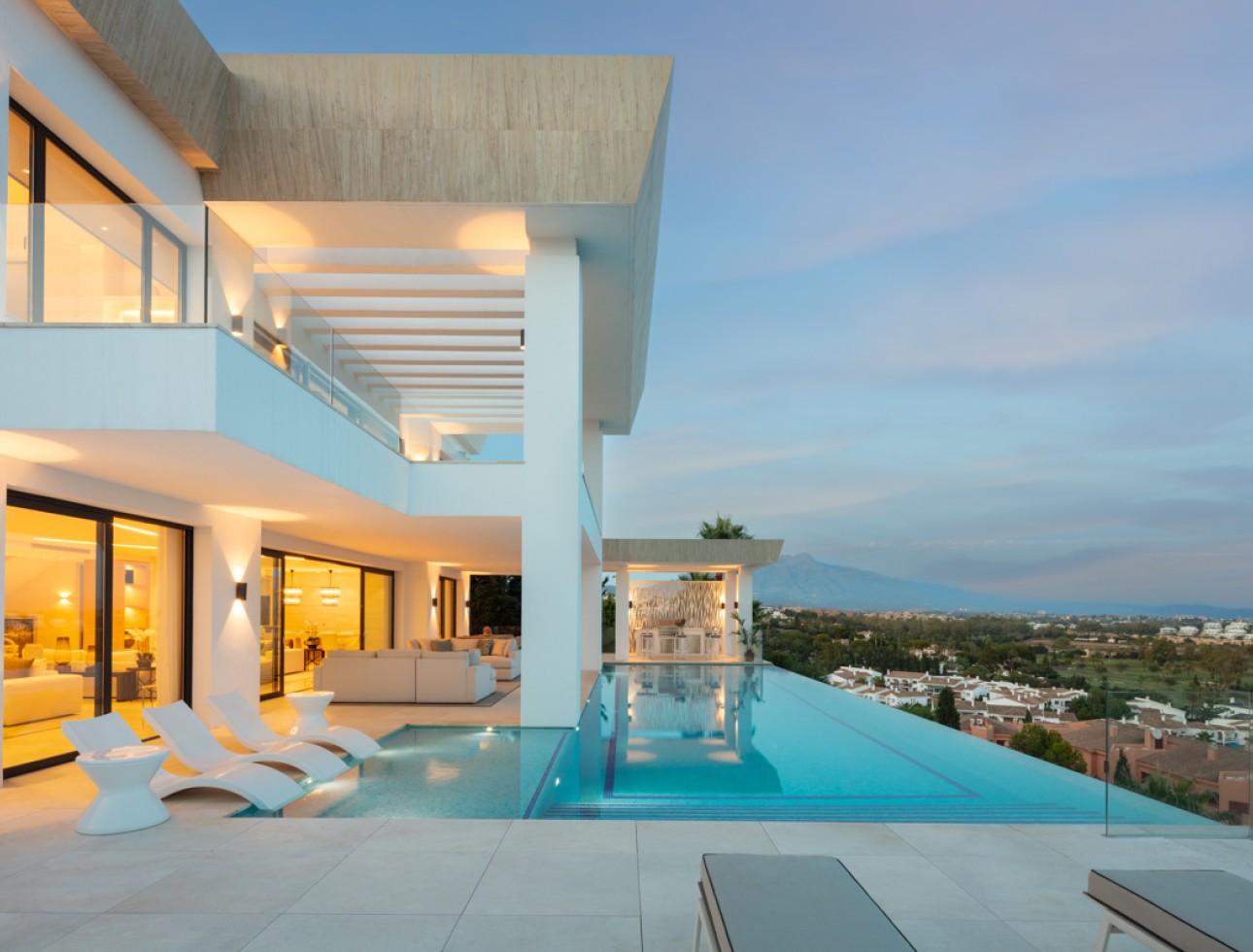 Neue Gebäude - Villa / Doppelhaushälfte - Benahavís