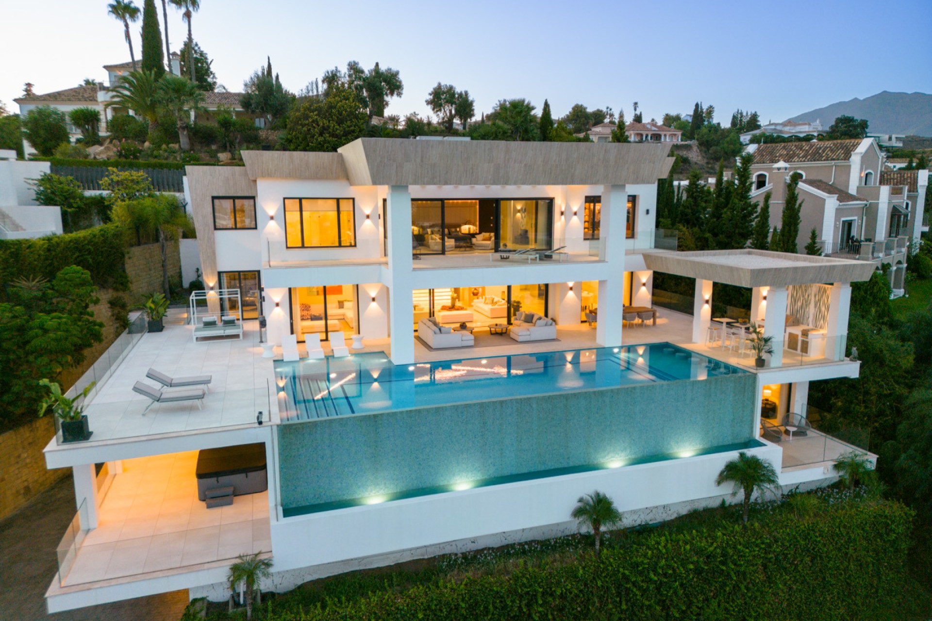 Neue Gebäude - Villa / Doppelhaushälfte - Benahavís