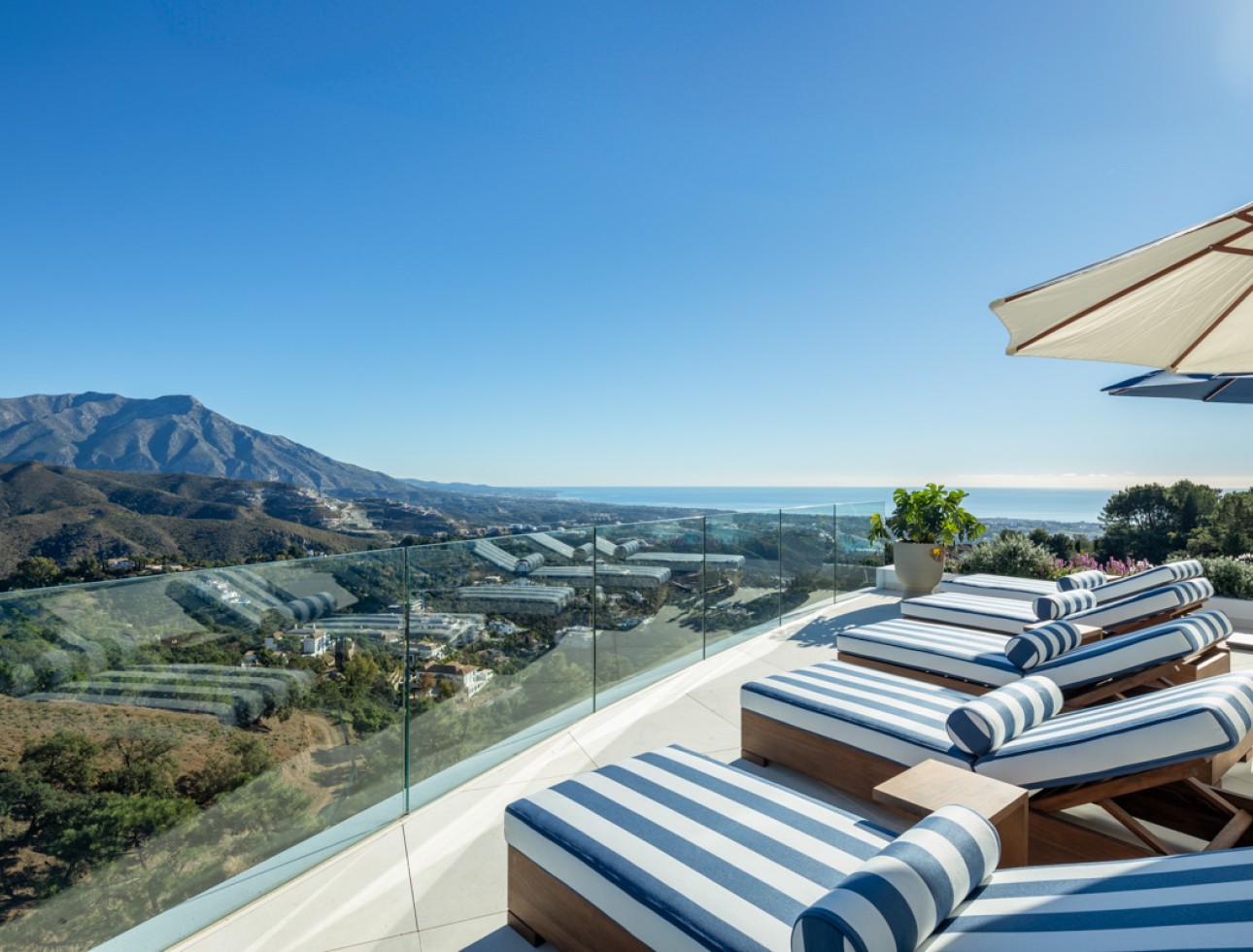 Neue Gebäude - Villa / Doppelhaushälfte - El Madroñal