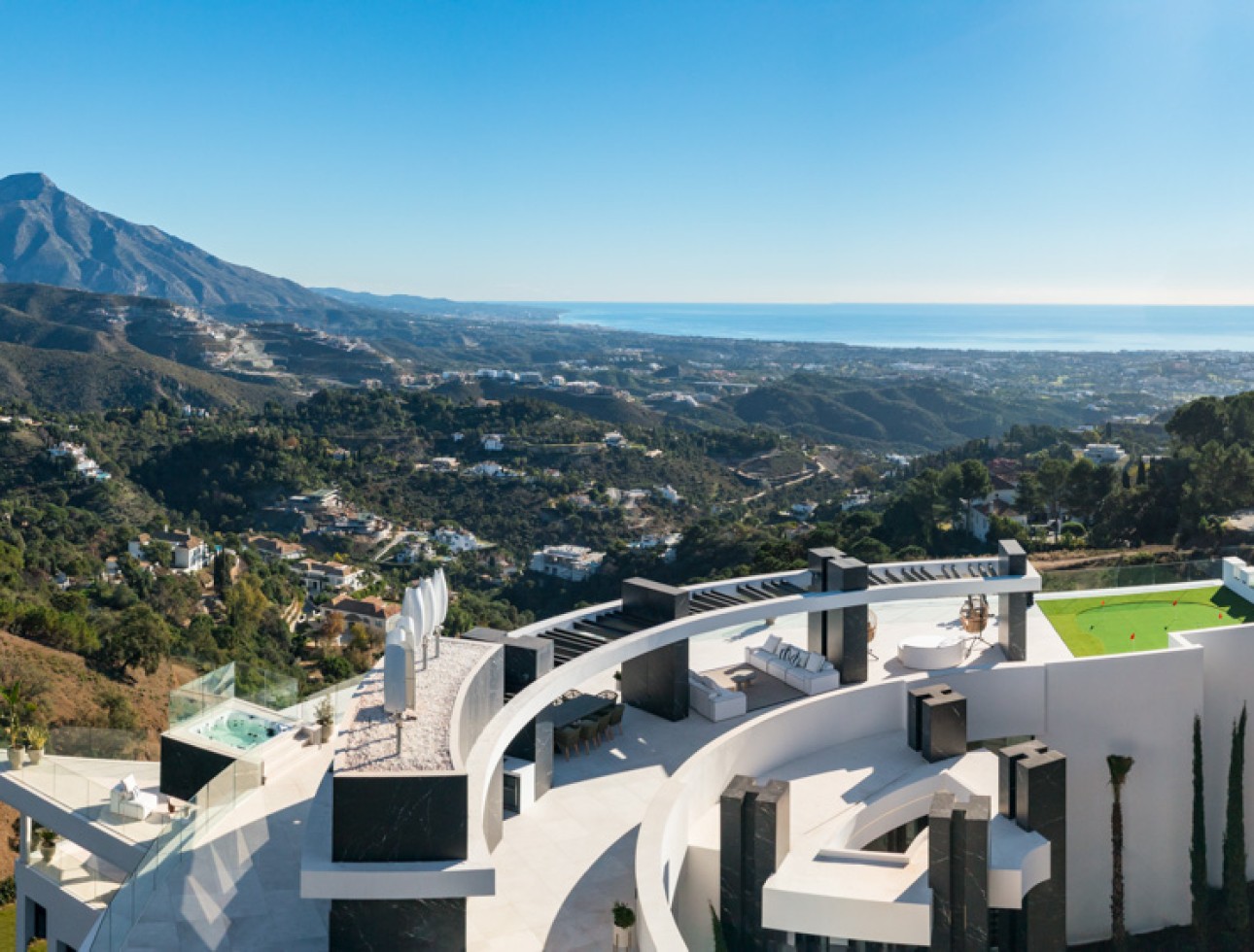 Neue Gebäude - Villa / Doppelhaushälfte - El Madroñal