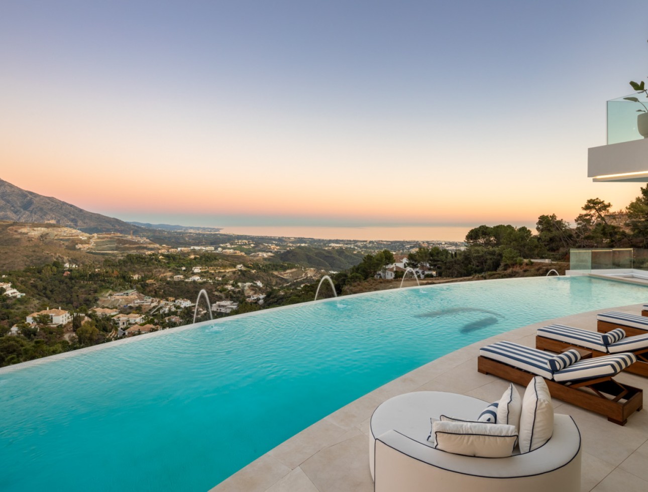 Neue Gebäude - Villa / Doppelhaushälfte - El Madroñal