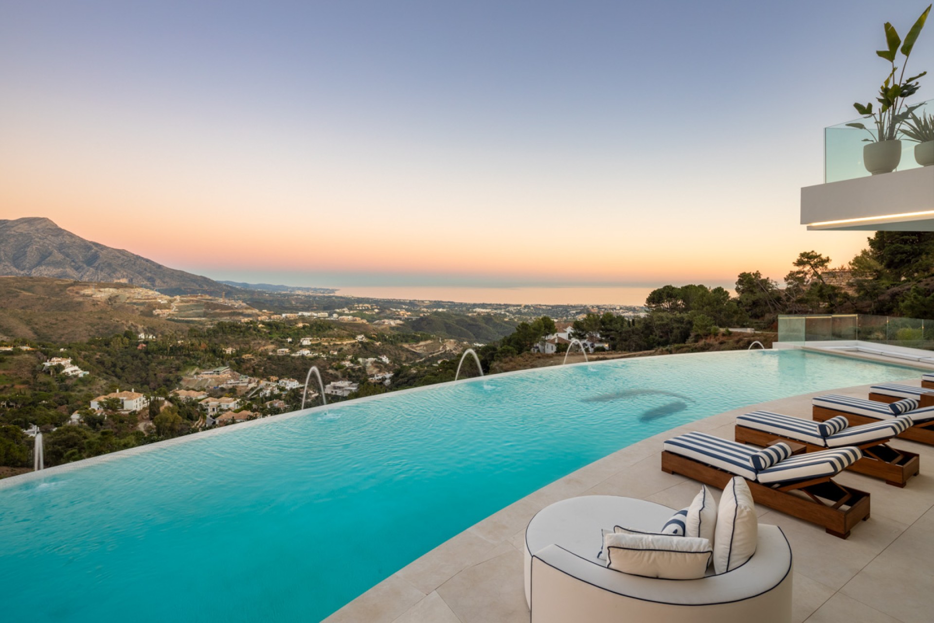 Neue Gebäude - Villa / Doppelhaushälfte - El Madroñal