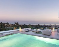 Neue Gebäude - Villa / Doppelhaushälfte - Estepona
