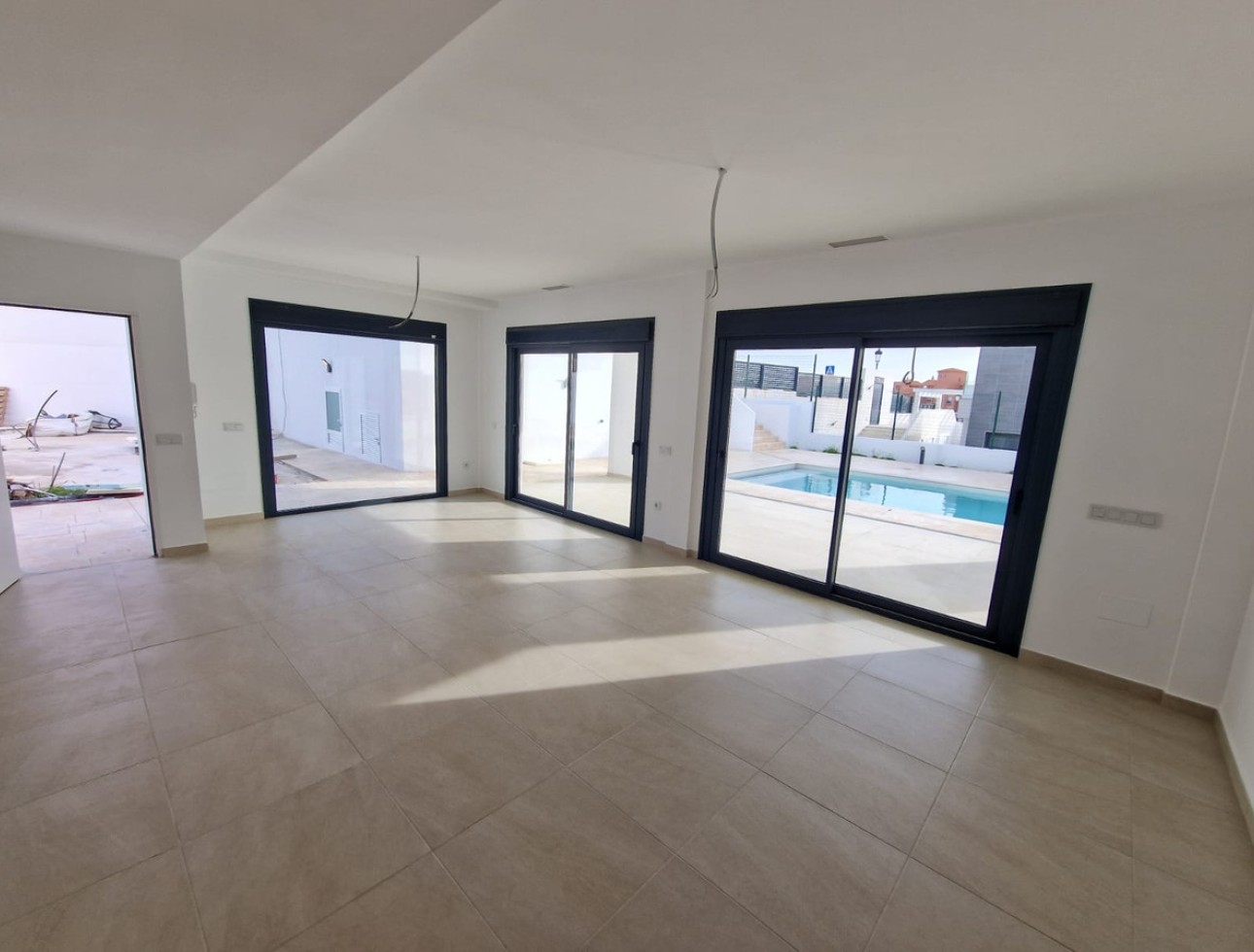 Neue Gebäude - Villa / Doppelhaushälfte - Manilva