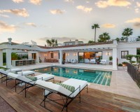 Neue Gebäude - Villa / Doppelhaushälfte - Marbella