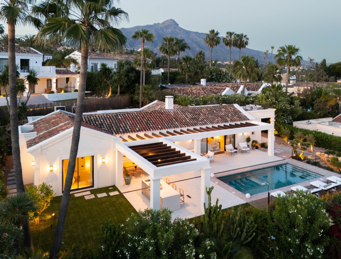 Neue Gebäude - Villa / Doppelhaushälfte - Marbella