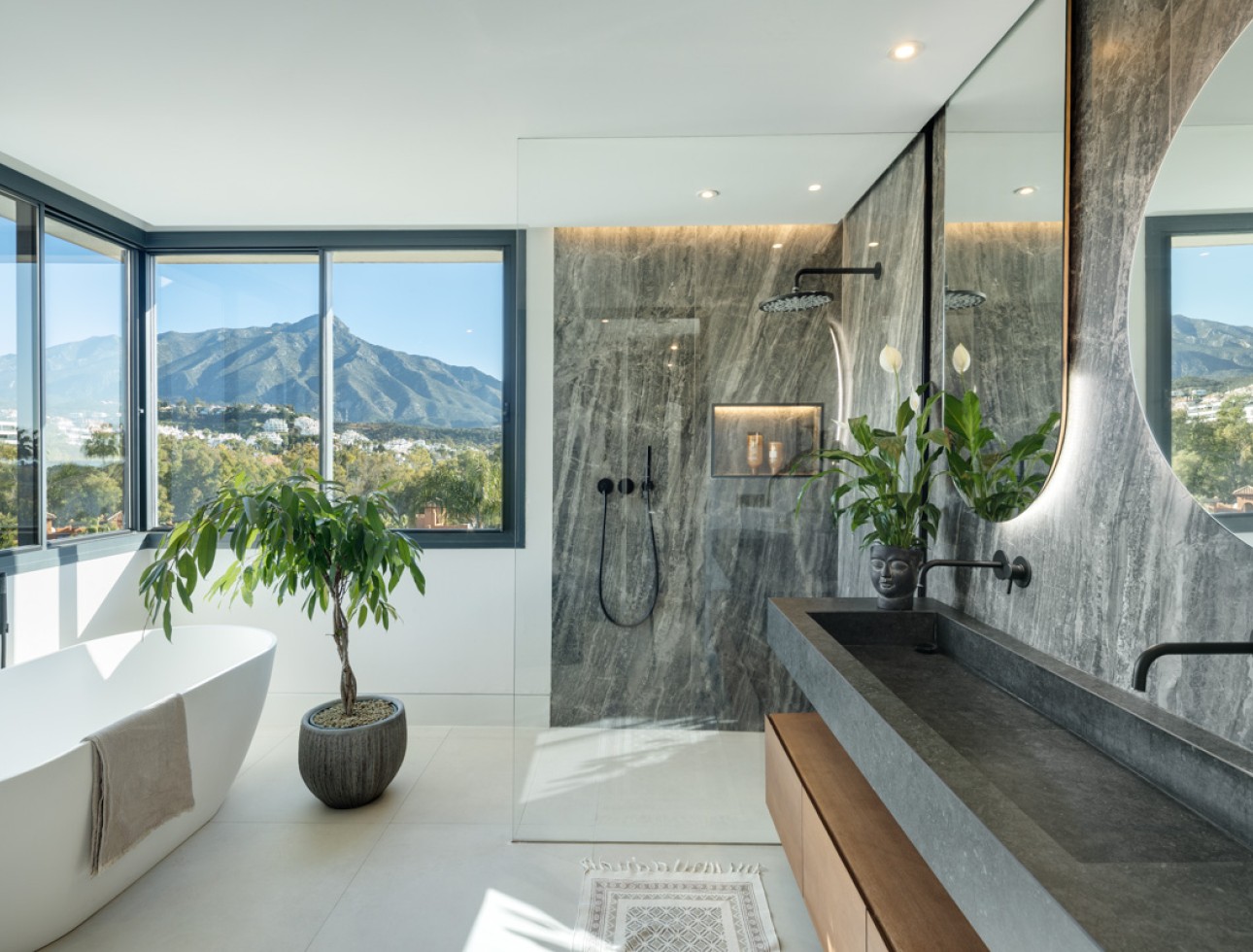 Neue Gebäude - Villa / Doppelhaushälfte - Marbella