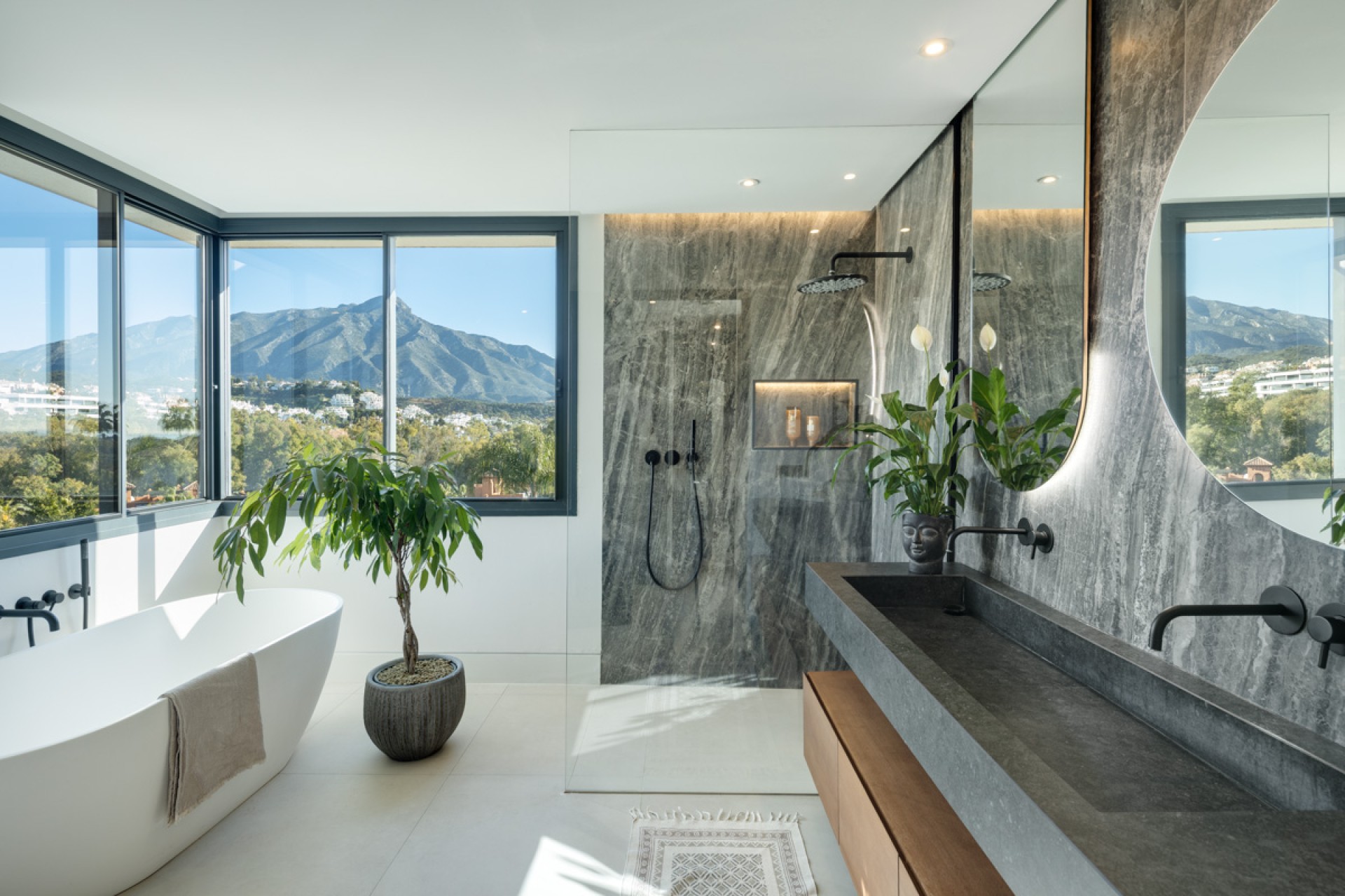 Neue Gebäude - Villa / Doppelhaushälfte - Marbella