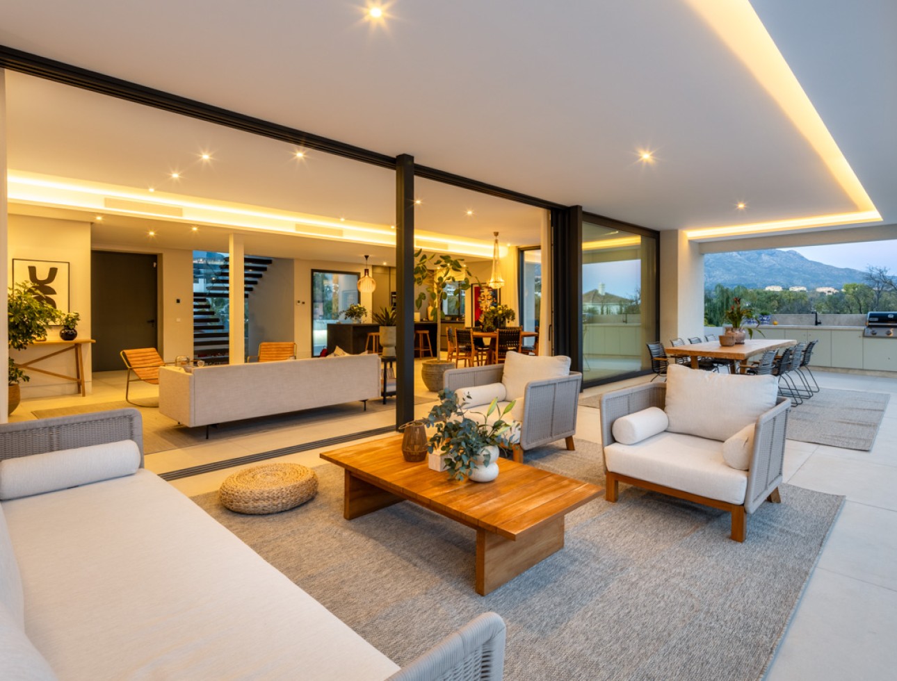 Neue Gebäude - Villa / Doppelhaushälfte - Marbella