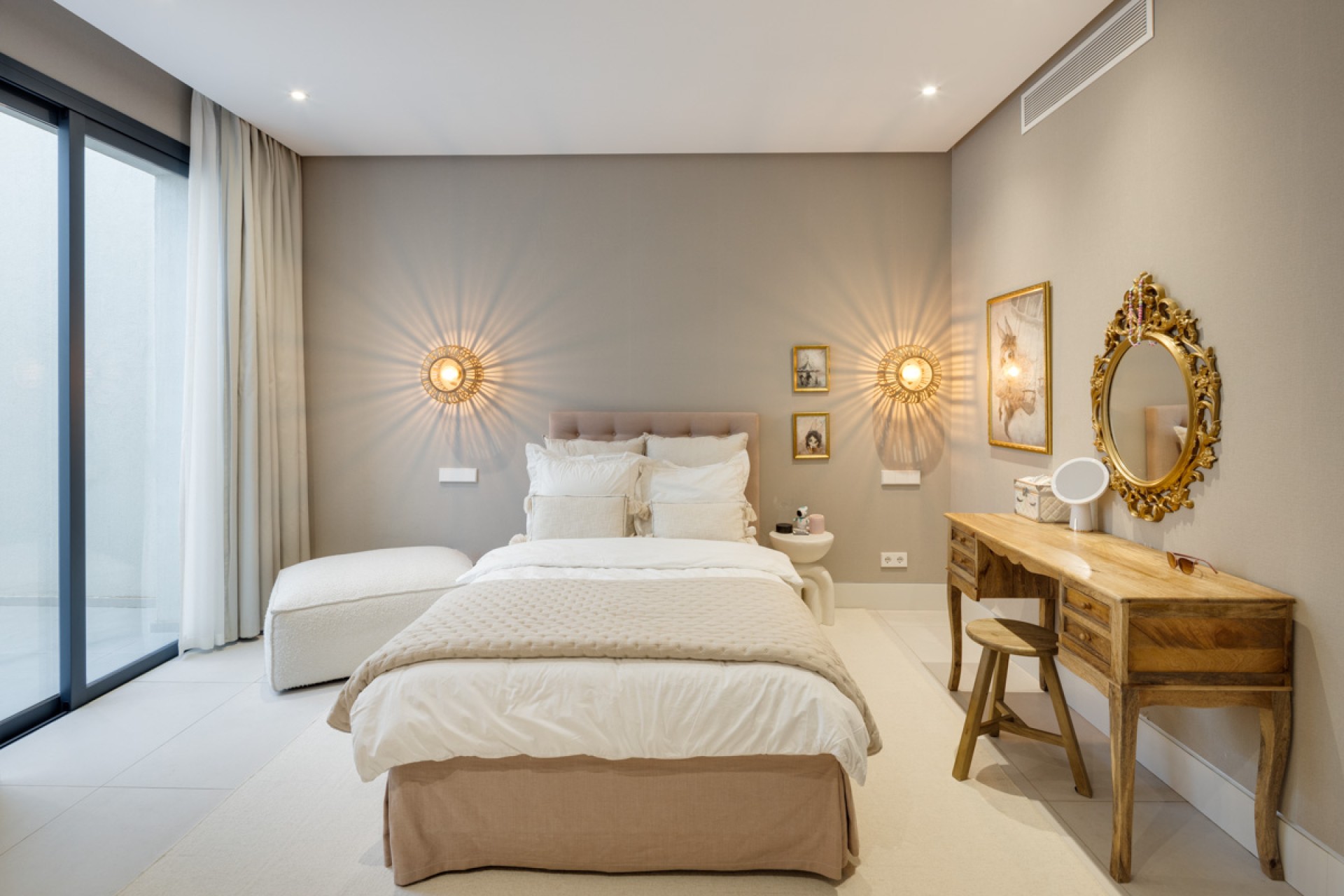 Neue Gebäude - Villa / Doppelhaushälfte - Marbella