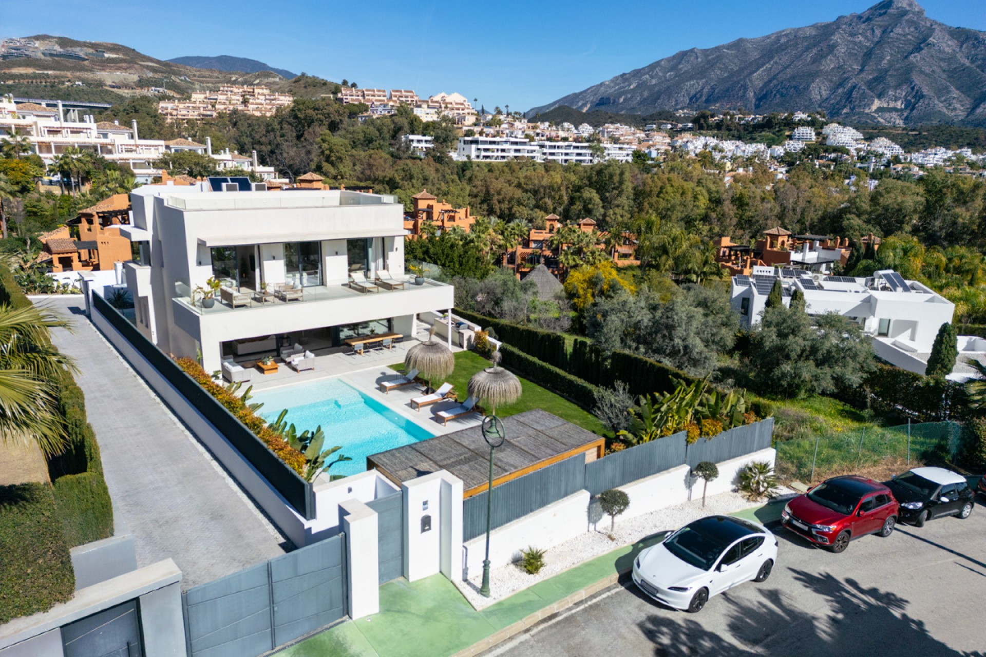 Neue Gebäude - Villa / Doppelhaushälfte - Marbella