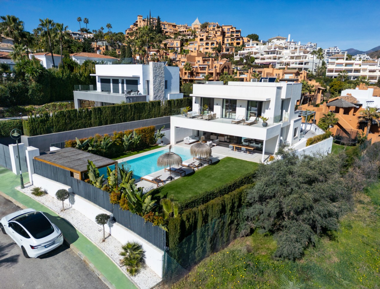 Neue Gebäude - Villa / Doppelhaushälfte - Marbella