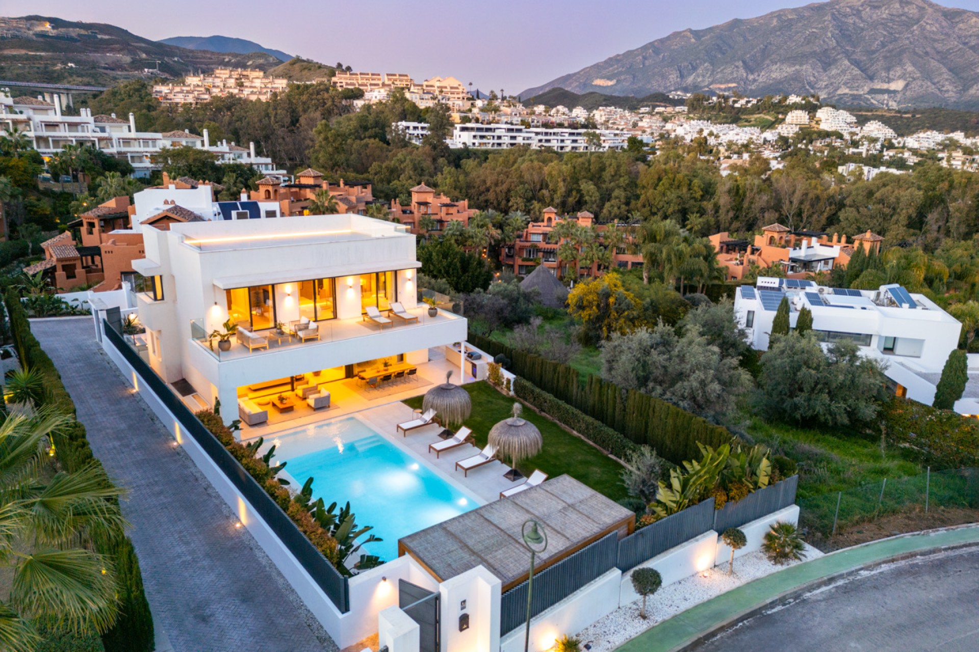 Neue Gebäude - Villa / Doppelhaushälfte - Marbella