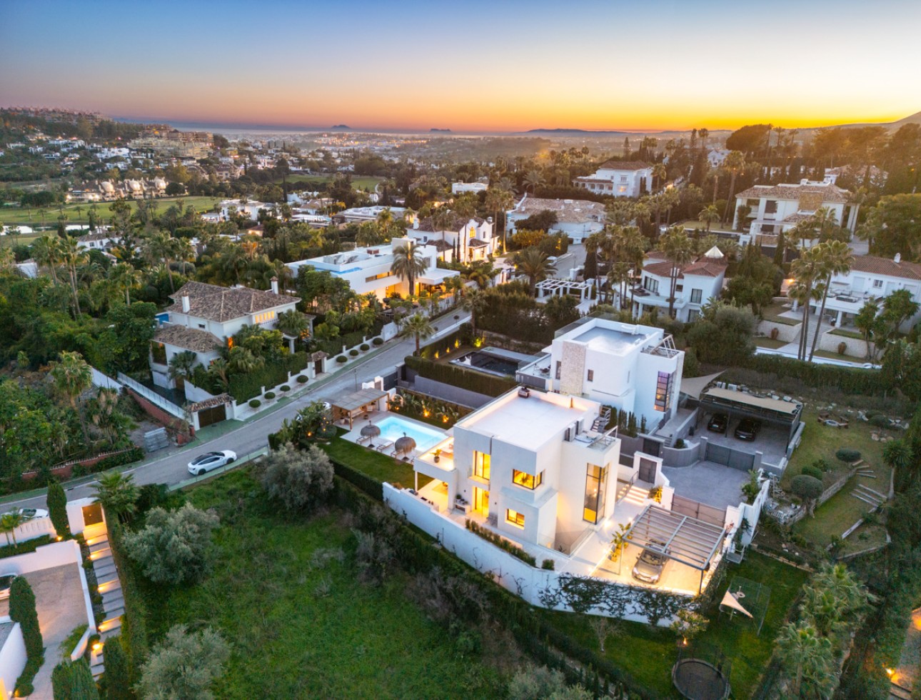 Neue Gebäude - Villa / Doppelhaushälfte - Marbella