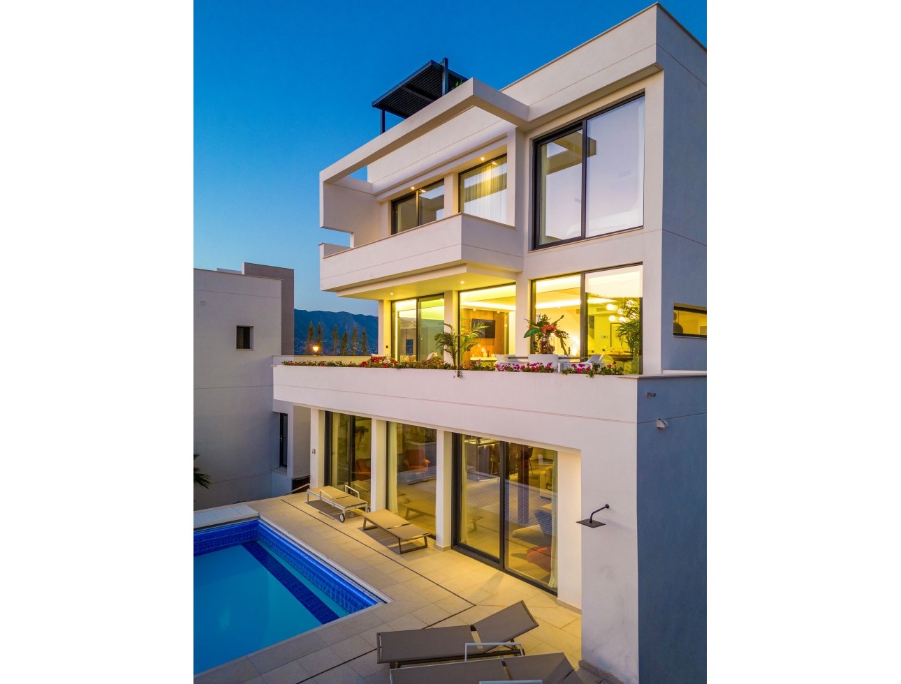 Neue Gebäude - Villa / Doppelhaushälfte - Mijas