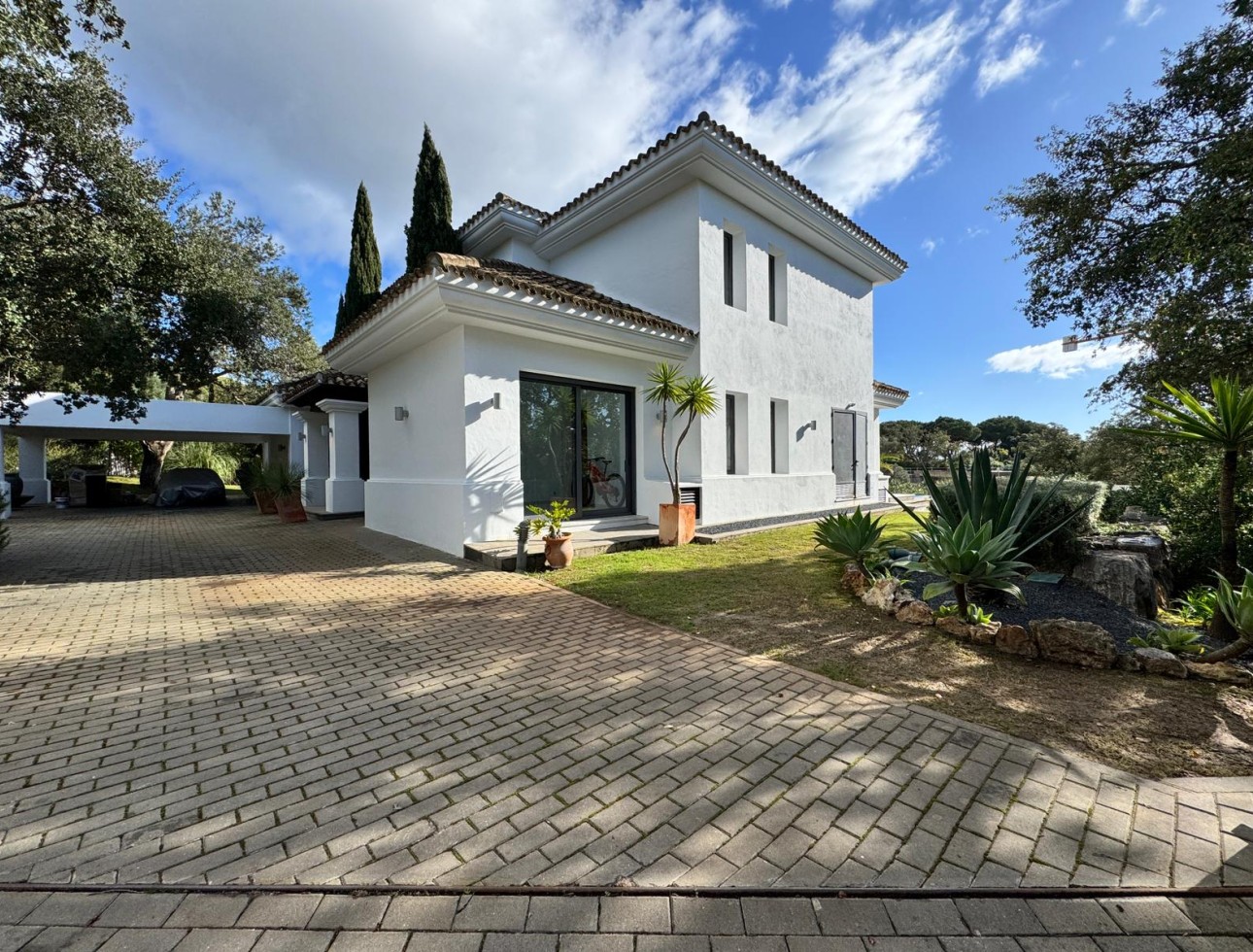 Neue Gebäude - Villa / Doppelhaushälfte - San Roque