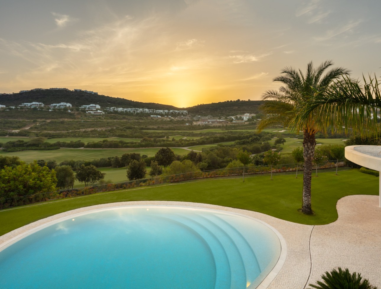 New Build - Villa / Semi-detached Villa - Casares