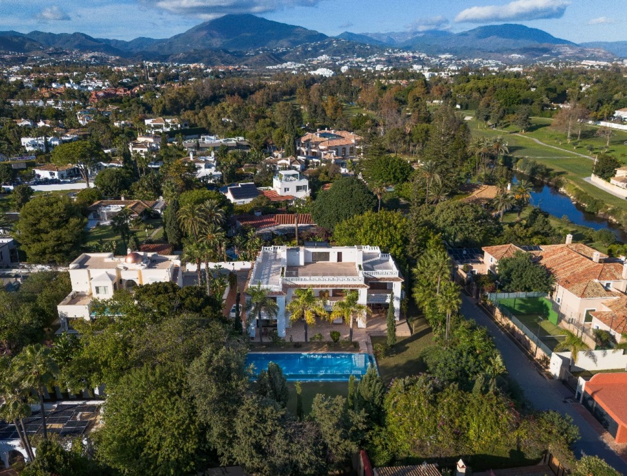 Nouvelle construction - Villa / Jumelée - Estepona