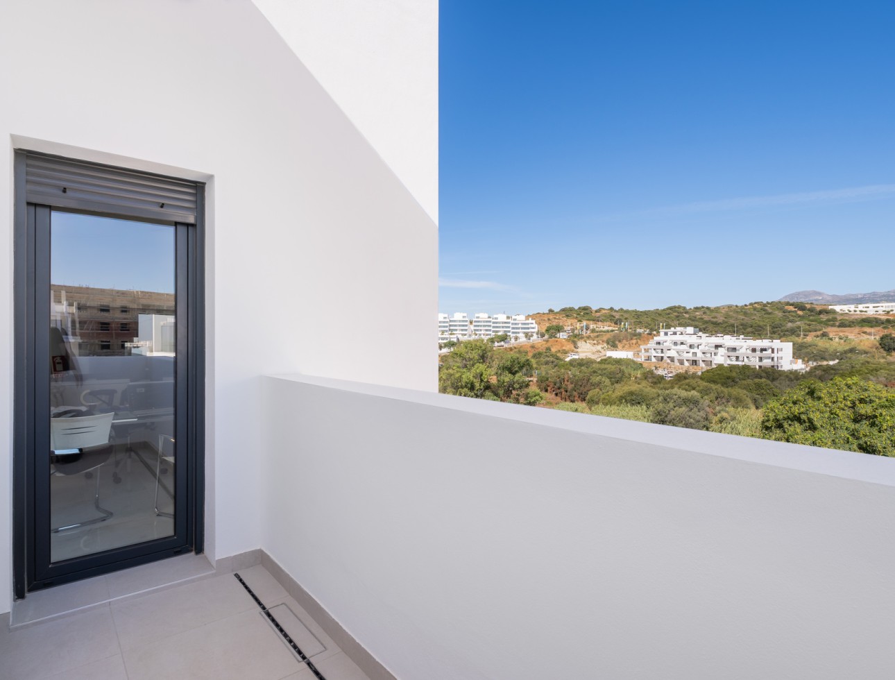 Obra nueva - Apartamento / piso - Estepona