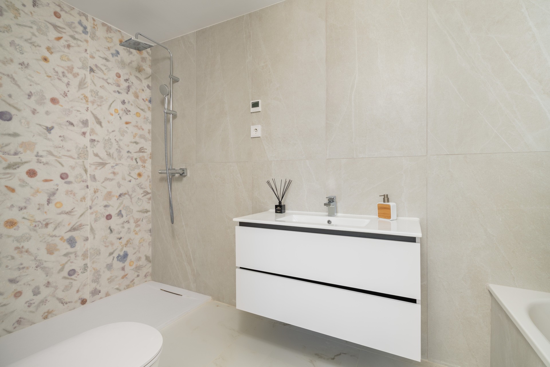 Obra nueva - Apartamento / piso - Estepona