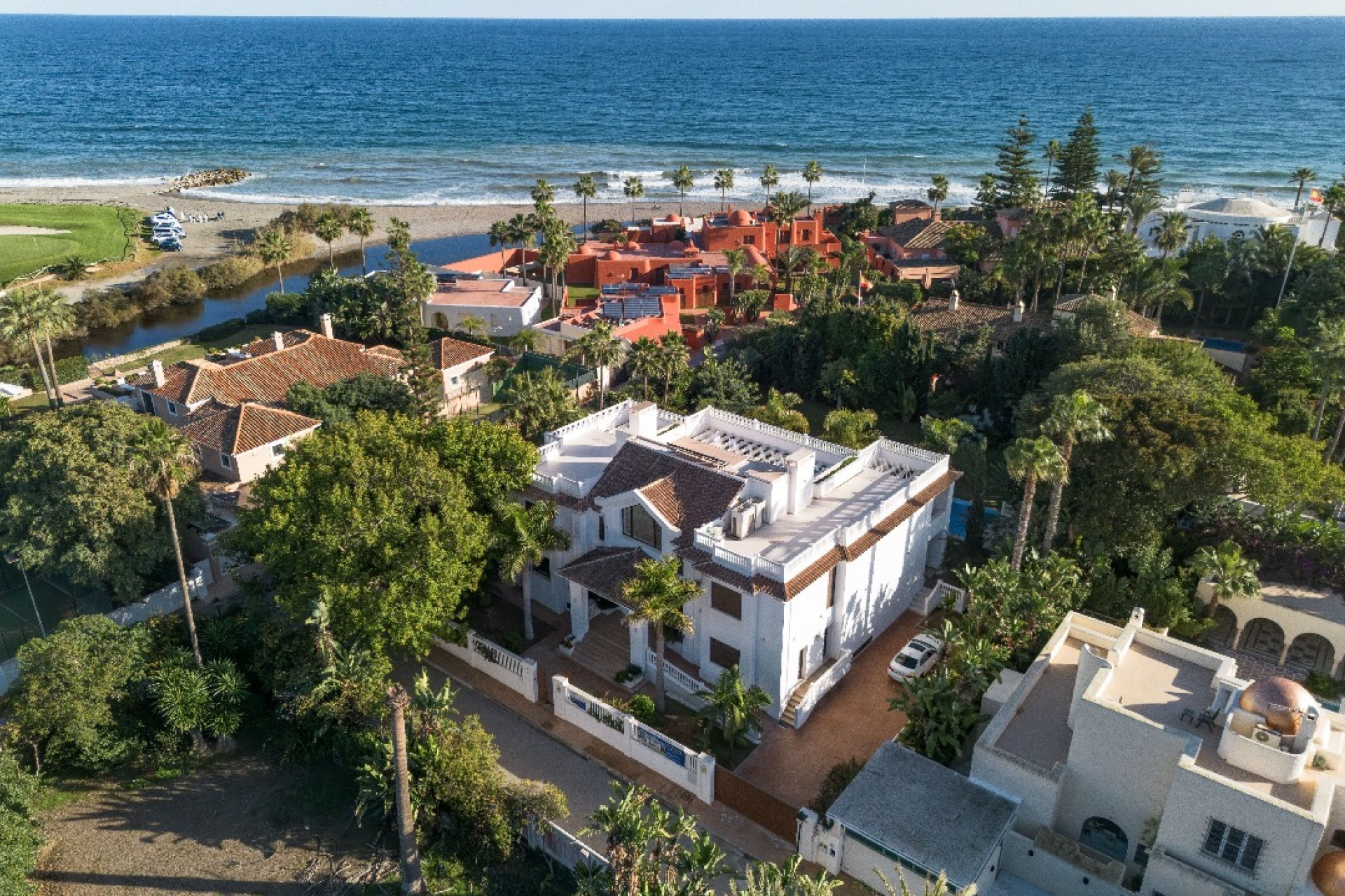 Obra nueva - Villa / Chalet - Estepona