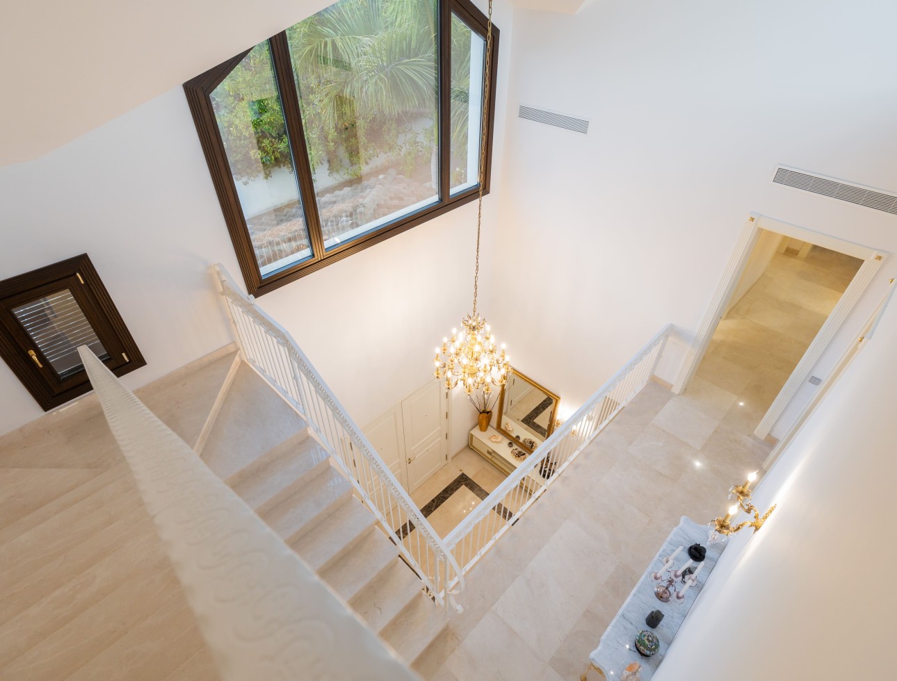 Obra nueva - Villa / Chalet - Estepona