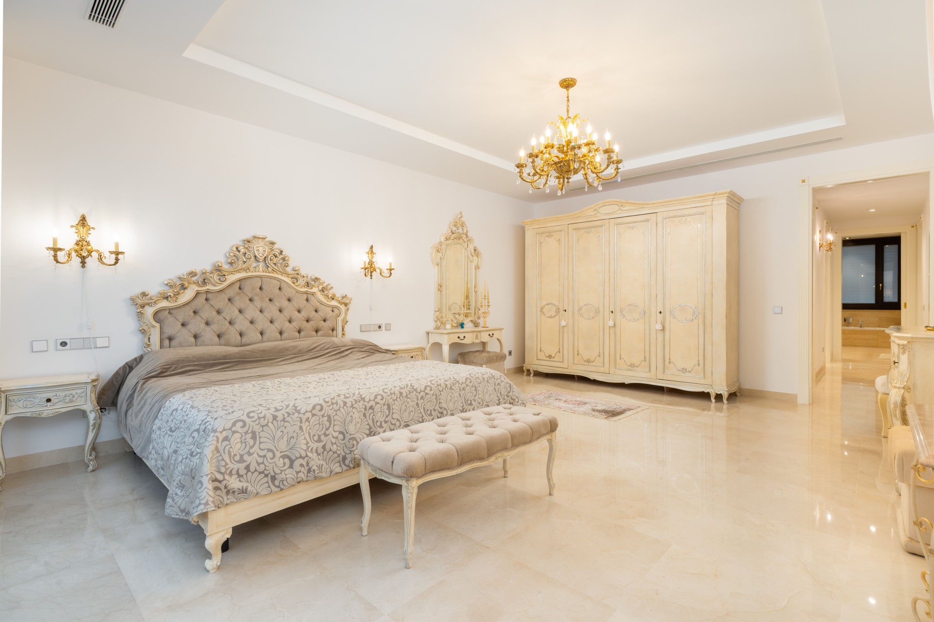 Obra nueva - Villa / Chalet - Estepona