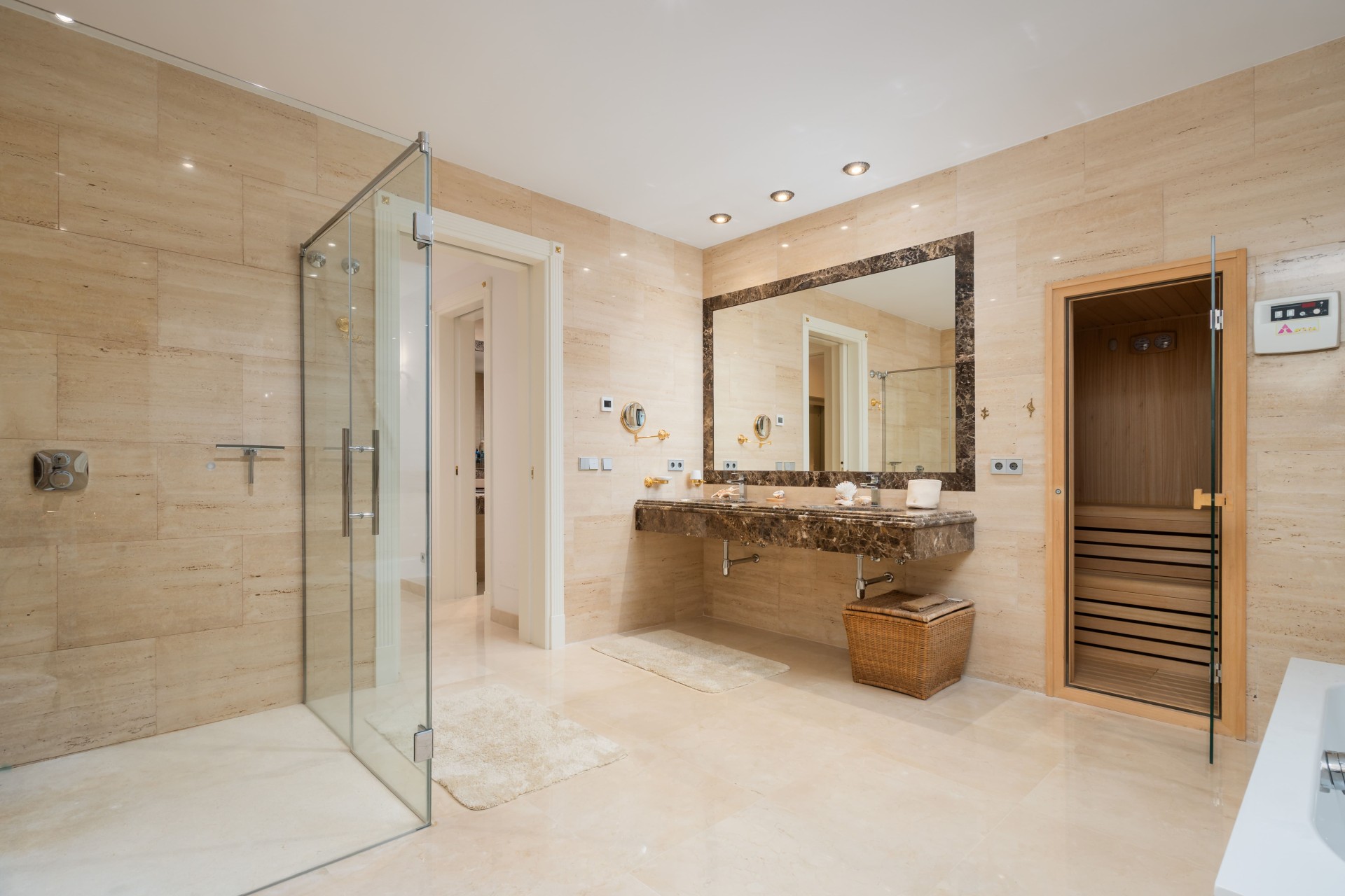 Obra nueva - Villa / Chalet - Estepona