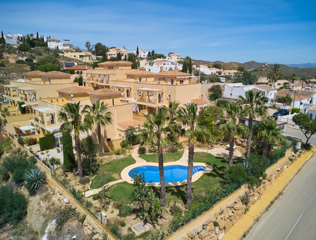 Resale - Townhouse - Bédar