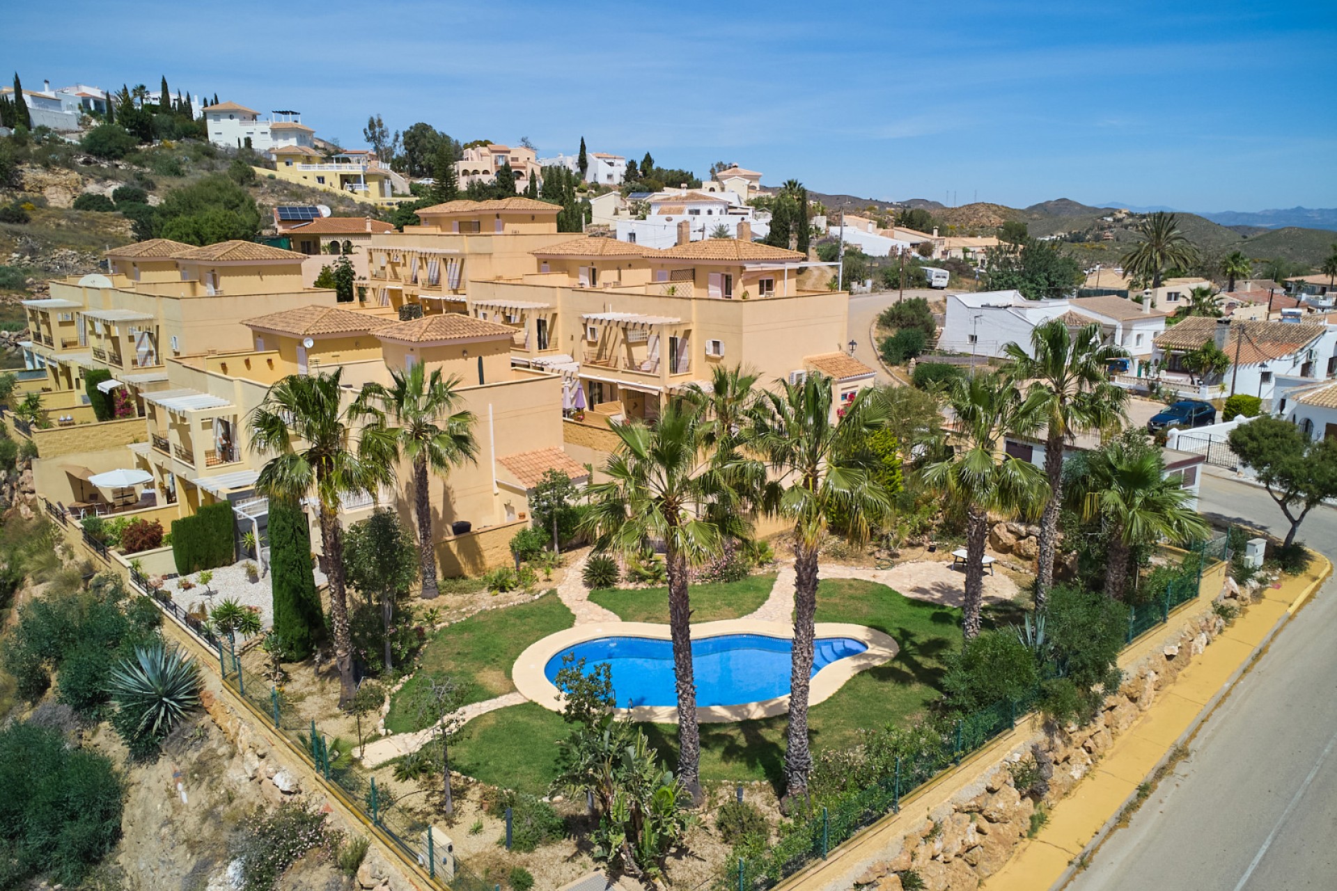 Resale - Townhouse - Bédar