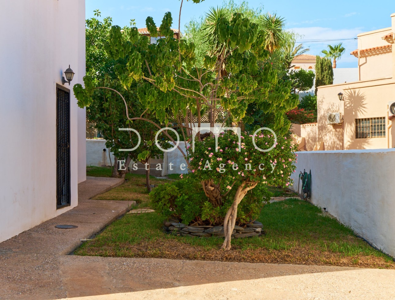 Resale - Villa / Semi-detached Villa - Mojácar