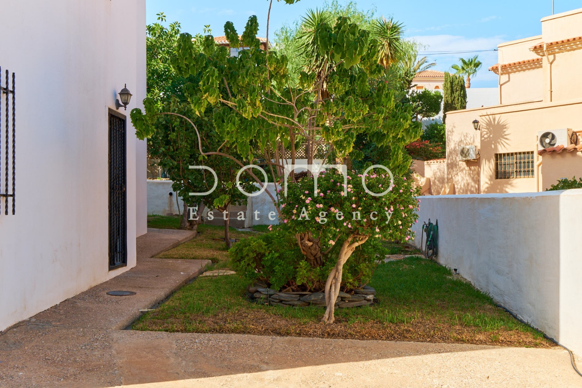 Resale - Villa / Semi-detached Villa - Mojácar