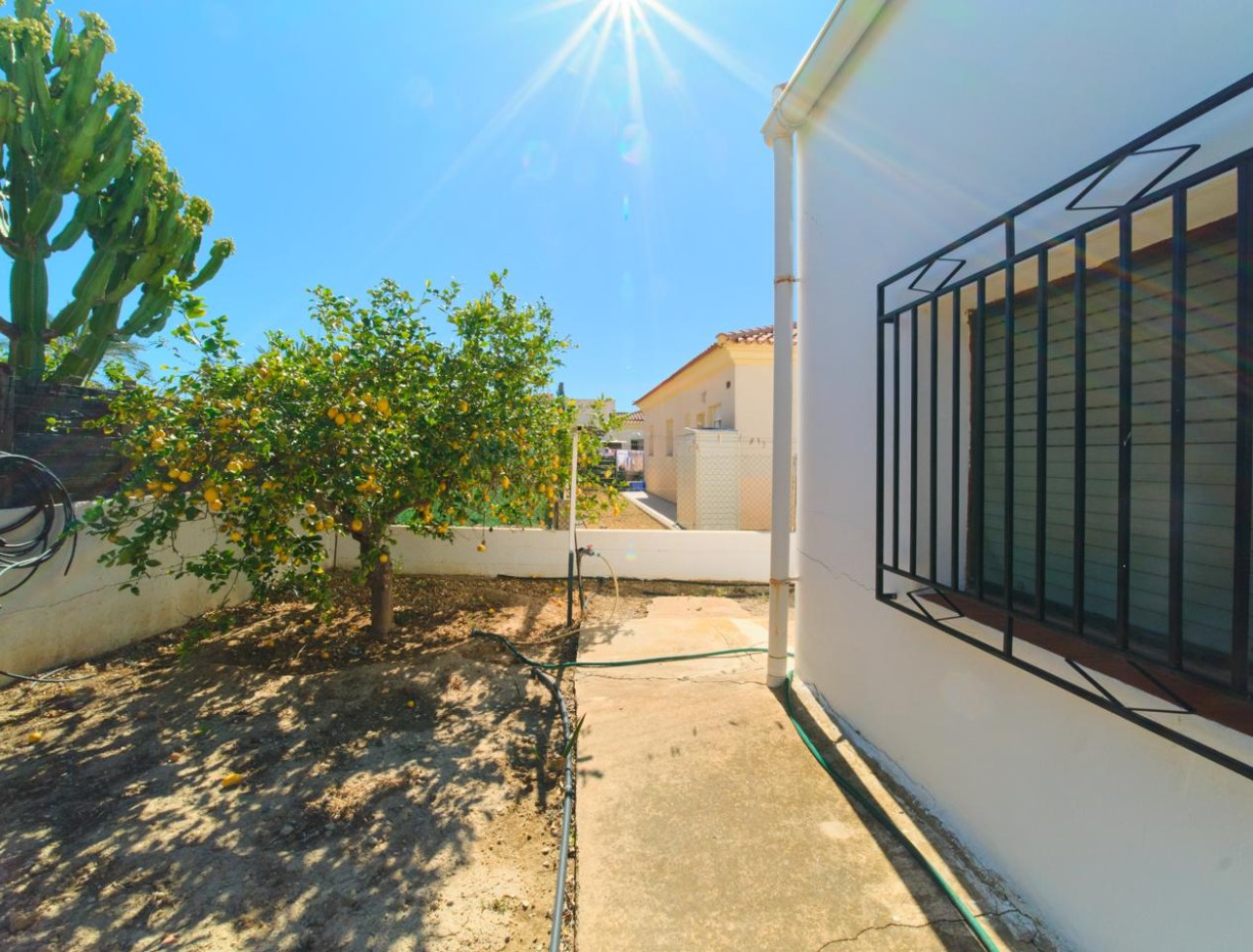 Resale - Villa / Semi-detached Villa - Mojácar