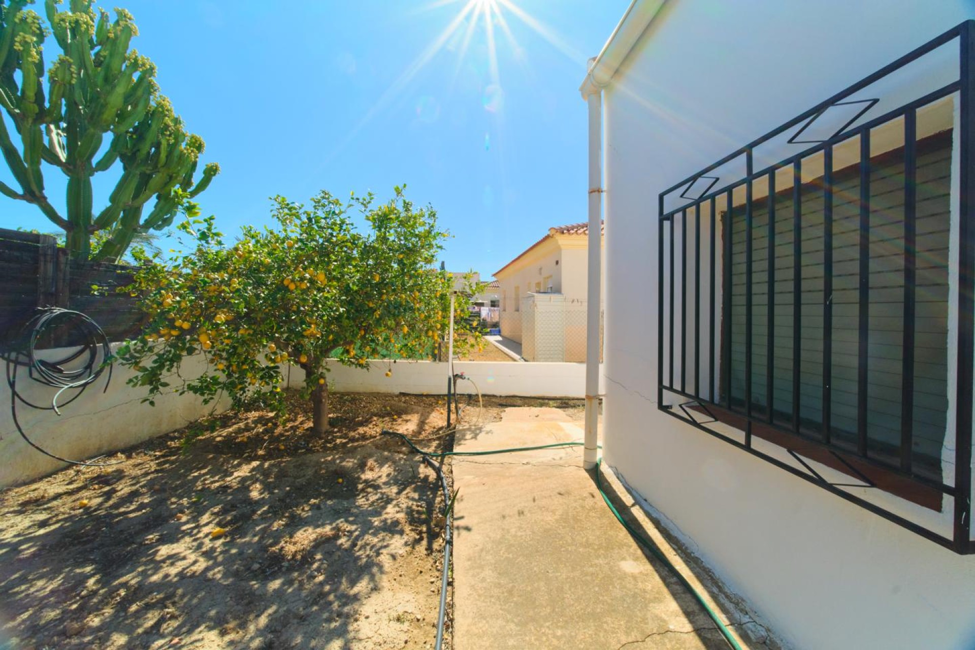 Resale - Villa / Semi-detached Villa - Mojácar